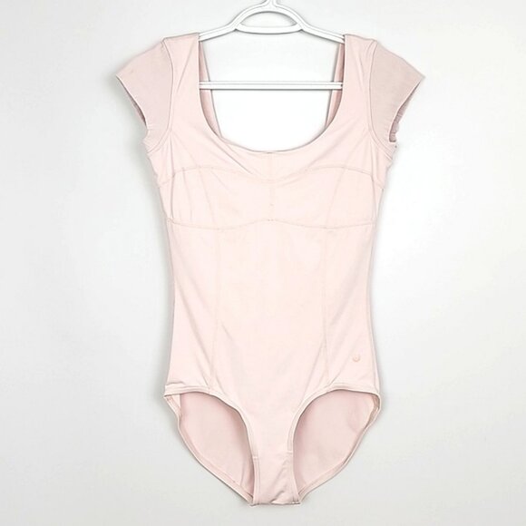 lululemon athletica Tops - Lululemon Women's Light Pink Bodysuit Scooped Neckline Capped Sleeves Size Small